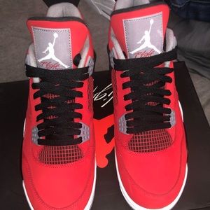 Jordan 4 toro